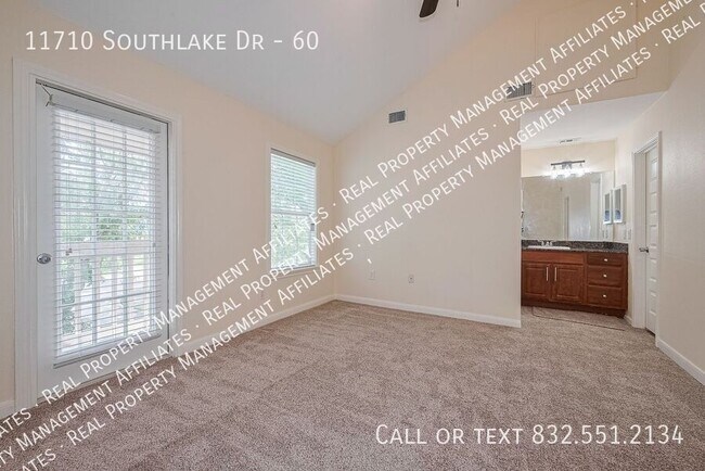 Building Photo - 11710 Southlake Dr