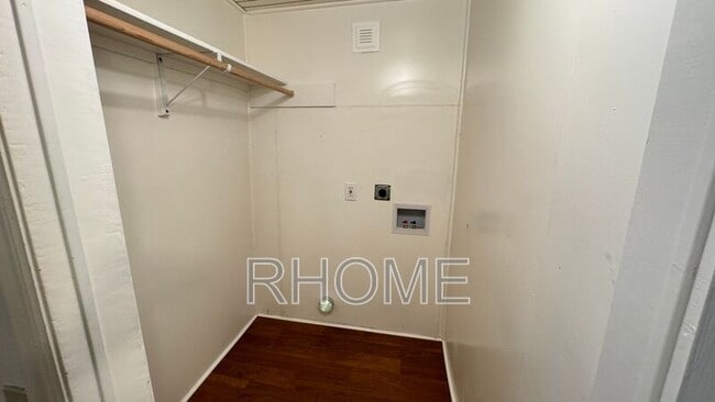 Building Photo - 1054 Wilson Ave S