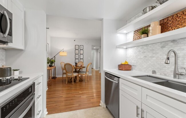 Building Photo - 425 W Beech St