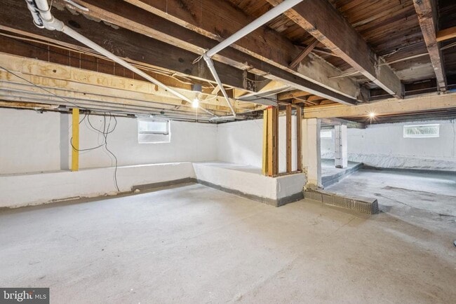 Building Photo - 8517 Osler Ave