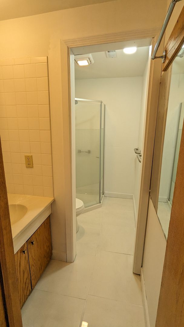 Building Photo - Duplex with in-unit laundry