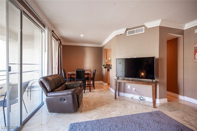 Building Photo - 220 E Flamingo Rd