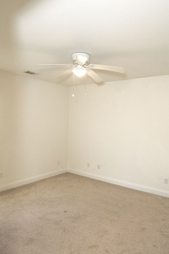 Building Photo - Three Bedroom Home in Hearthstone Lakes Co...