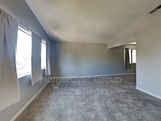 Building Photo - 27 Cedar Grove Ct