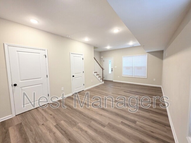 Building Photo - 1511 Fort Bragg Rd