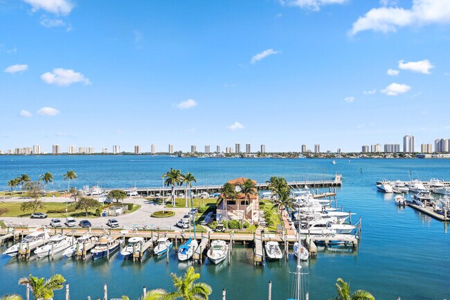 Building Photo - 220 Lake Shore Dr