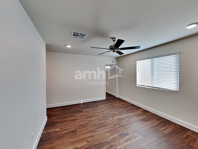 Building Photo - 567 Lotus Land Avenue