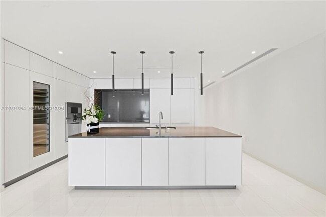 Building Photo - 300 Biscayne Blvd Way