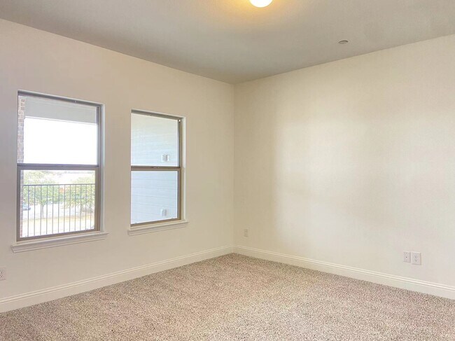 Building Photo - 1495 Perrin Ln