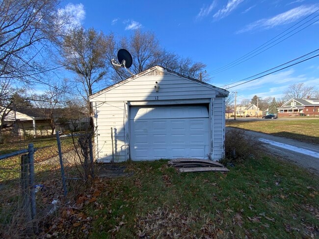 Building Photo - 12 S Beard St