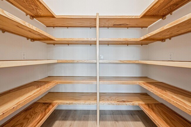 Building Photo - 13621 Le Christine Dr