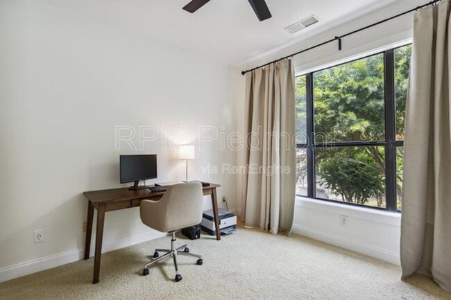 Building Photo - 174 Chester Ave SE