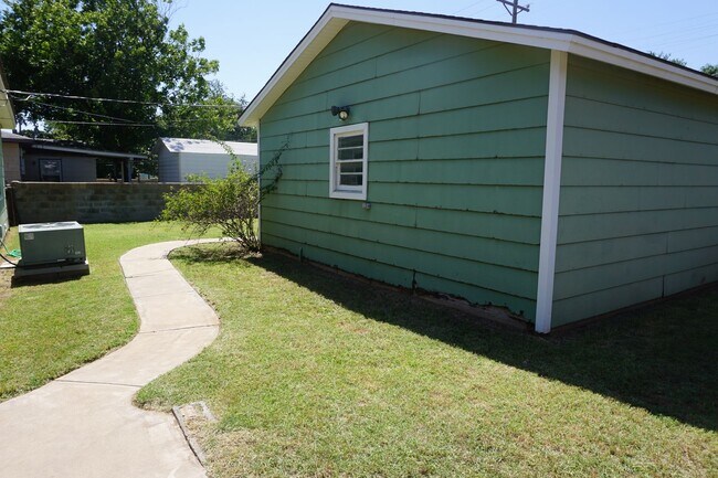 Building Photo - 3019 46th- Central Lubbock