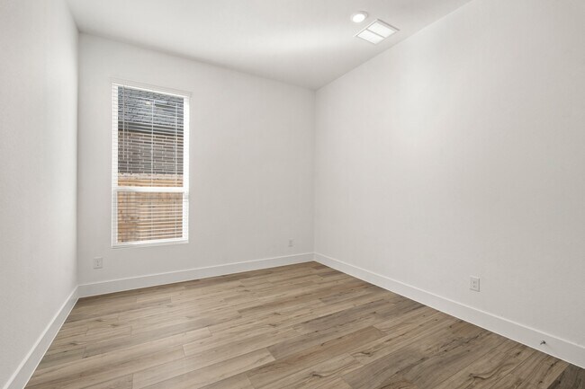 Building Photo - 31039 Vintage Crk Ln