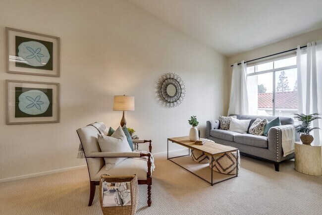 Building Photo - Beautiful Aliso Viejo Condo in the Seagate Colony-2/2