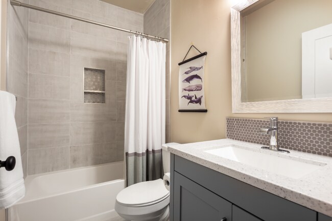 Building Photo - Fully Furnished New 5 Bed, 3 Bath Modern Home with over 3,241 Sq. Ft. on 2 Acres- MEAD SCHOOL DIS...