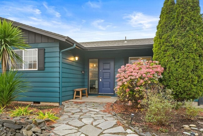 Building Photo - Beautifully updated 3 bedroom, 1 bath house in Eugene!