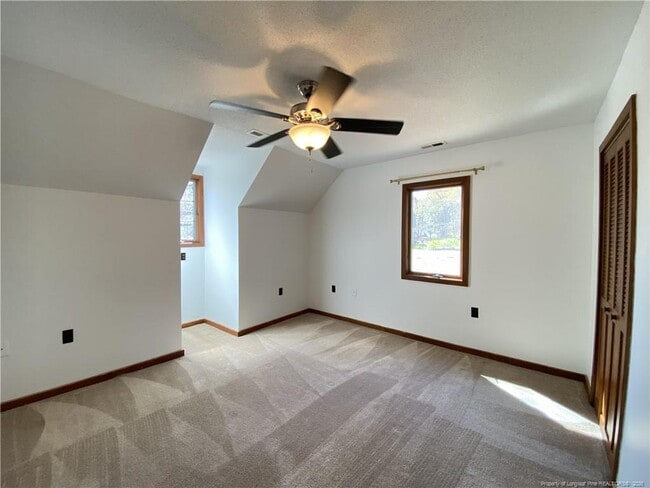 Building Photo - 45 Lookout Point