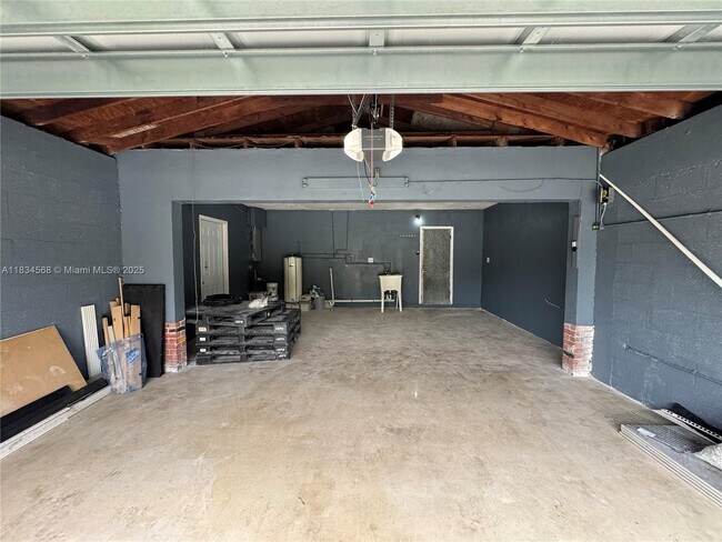 Building Photo - 115 Sierra Dr