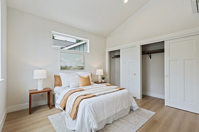 Building Photo - 4144 3rd Ave NW