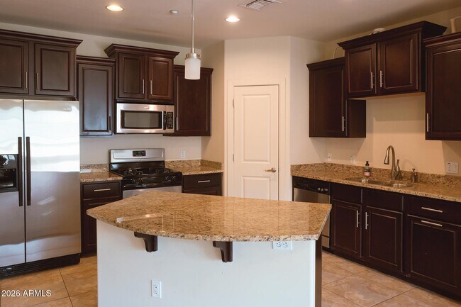 Building Photo - 945 E Playa Del Norte Dr