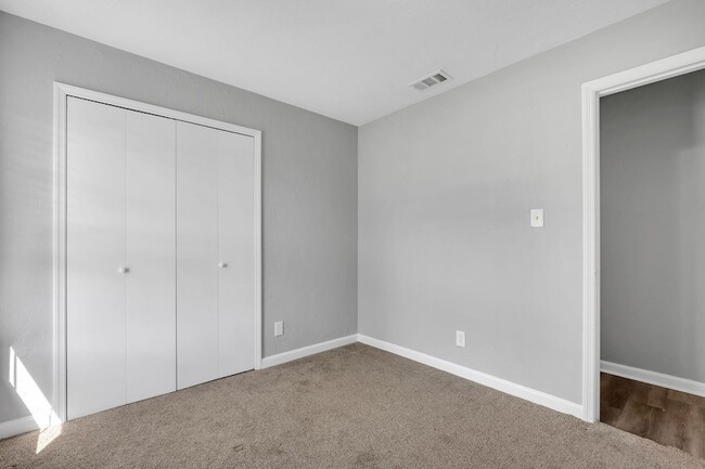 Building Photo - 27 Sierra Rd