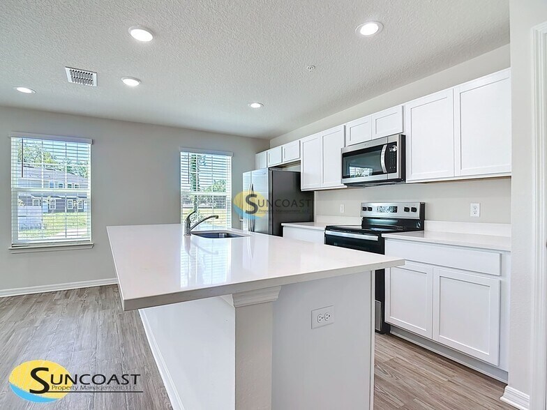 Building Photo - 3821 SW 43rd Ct