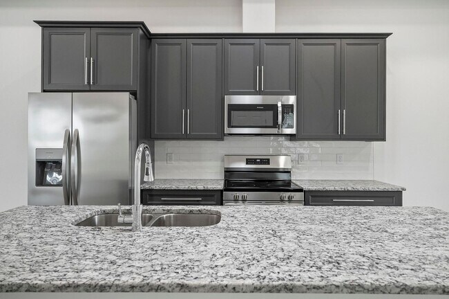 Building Photo - 31 Louvet Ln