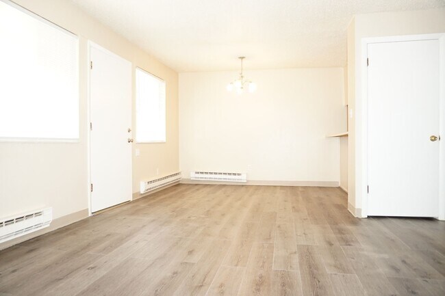 Building Photo - Spacious 2 Bedroom Condo