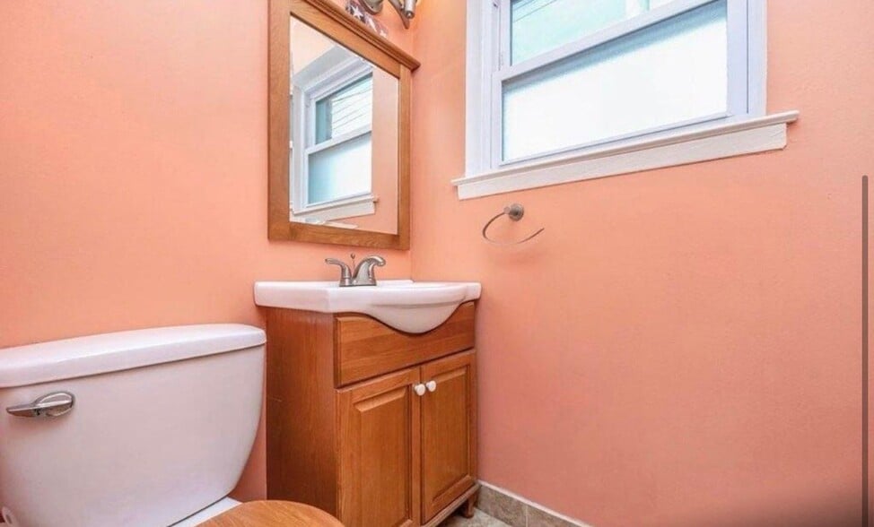 Building Photo - 69-7 66th Rd