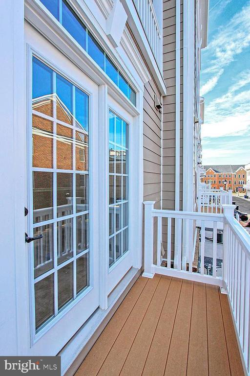 Building Photo - 13652 Endeavour Dr