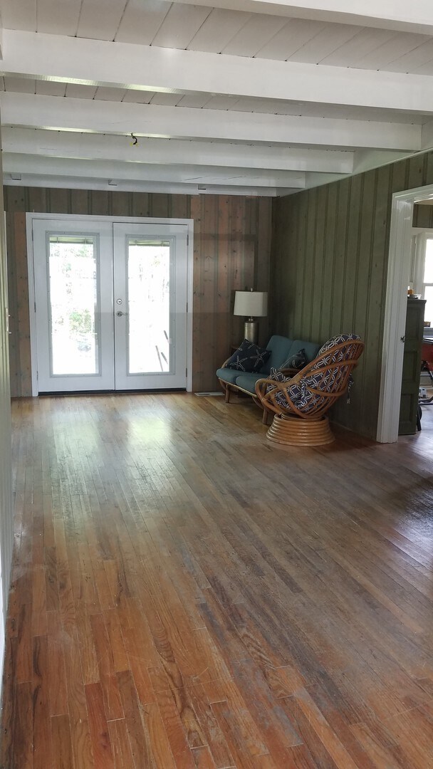 Building Photo - 5 bedroom / 4 bath home with a short drive to the beach!