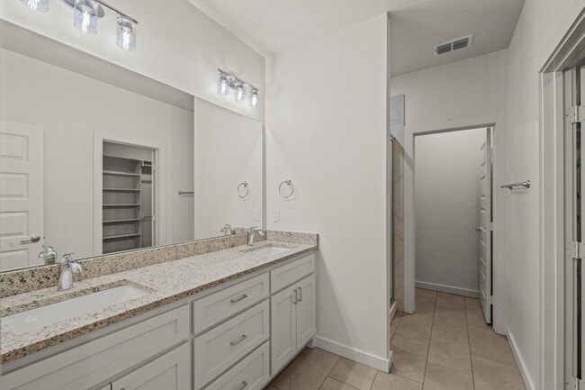 Building Photo - Brand new townhomes in Frenship East!