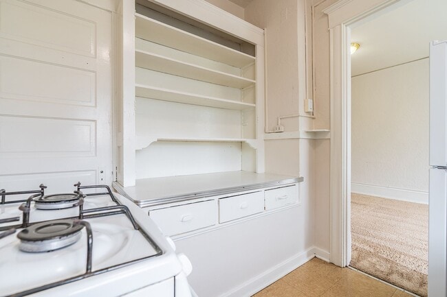 Floorplan - Avenue Building: Centrally located in University District!