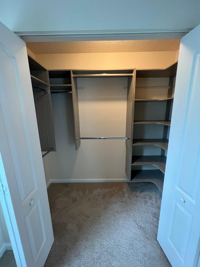Building Photo - 589 Servia Dr