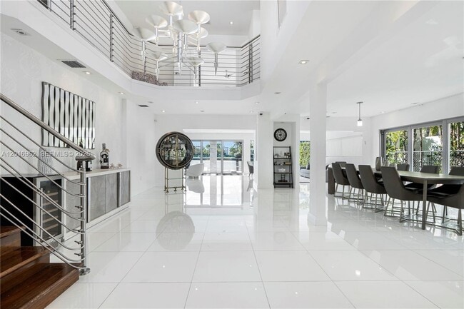 Building Photo - 9380 Bay Dr