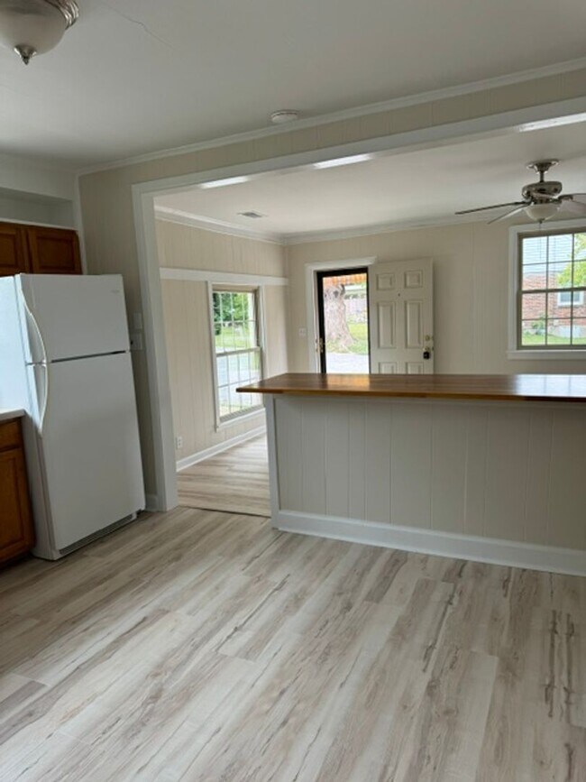 Building Photo - 2323 Sweetwood Rd
