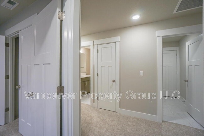 Building Photo - 2215 E Badger Wy