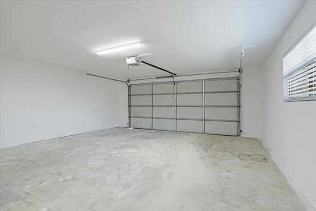 Building Photo - 152 Alta Vista St