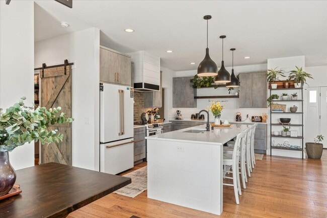 Building Photo - Beautiful Heights Home!