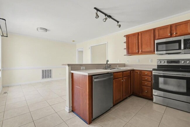 Building Photo - 386 Hill Rd