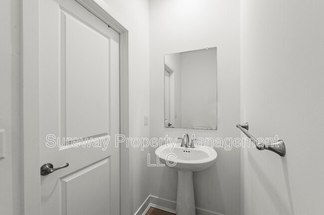 Building Photo - 1806 Swales Ct