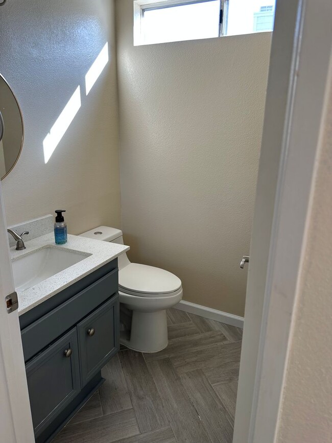 Building Photo - Jeffries Ranch Oceanside Home