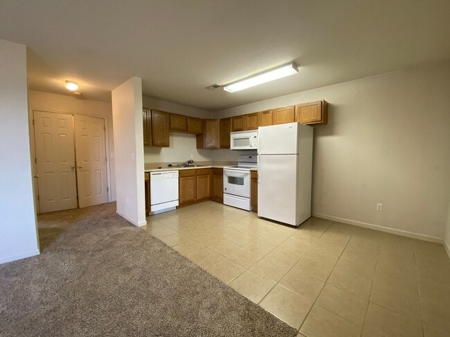 Interior Photo - 16857 Hunters Ridge