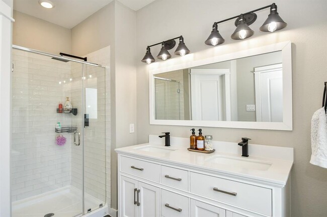 Building Photo - 8432 Berry Brush Ln