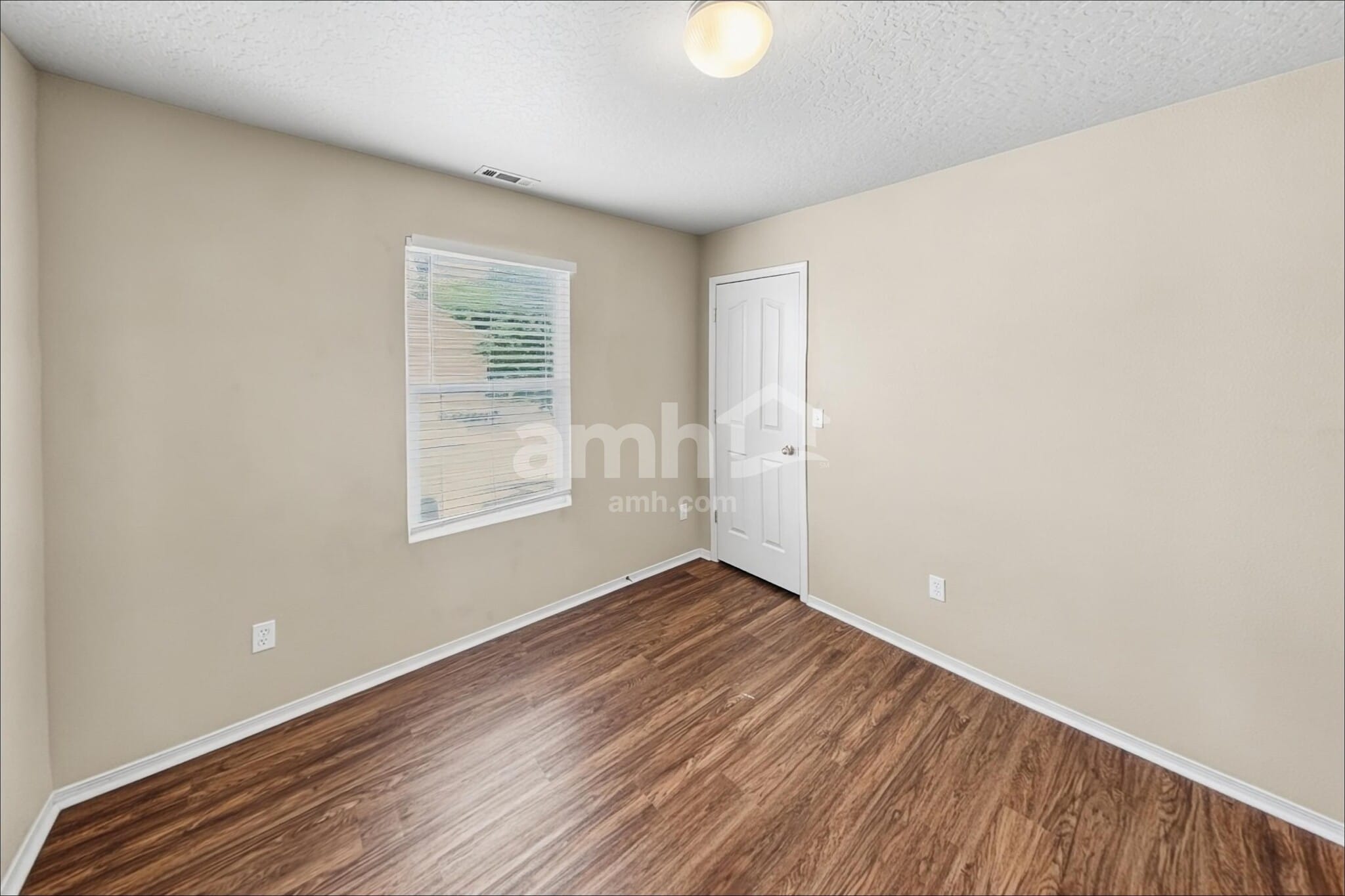 Building Photo - 363 E Ivy Glade St