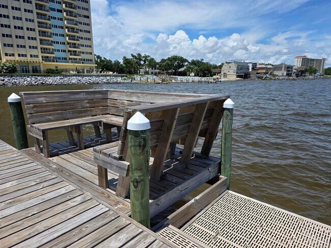 Building Photo - 825 Bayshore Dr