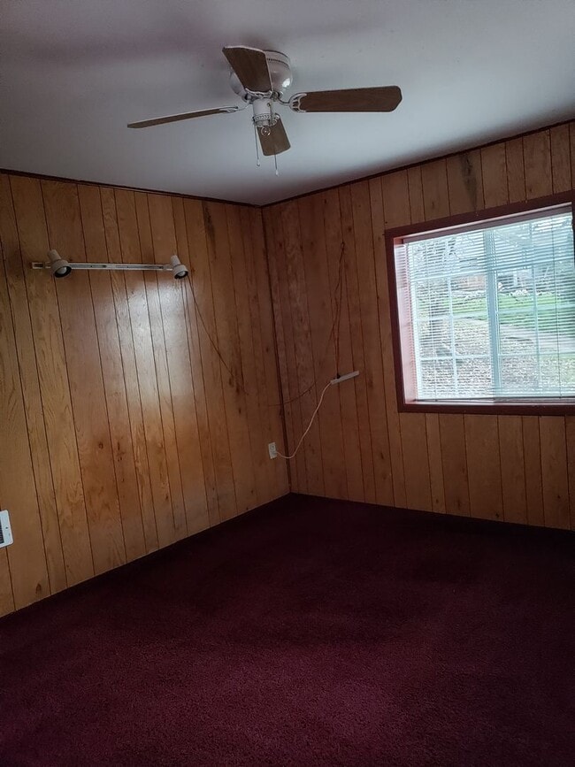 Building Photo - Cozy 3 Bedroom 2 Bath With Bonus Loft