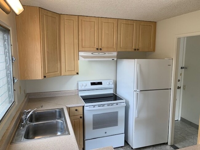 Building Photo - Lilikoi Building (Salt Lake) 1 bedroom, 1 ...