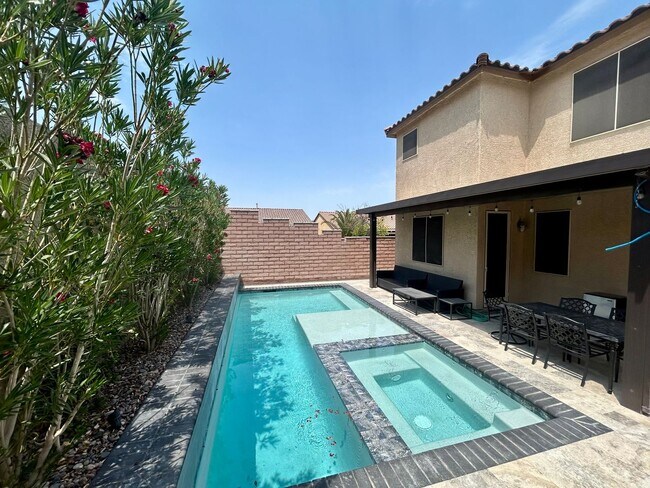Building Photo - 3/BD 2.5/BA Bright & Stylish Mountain’s Ed...